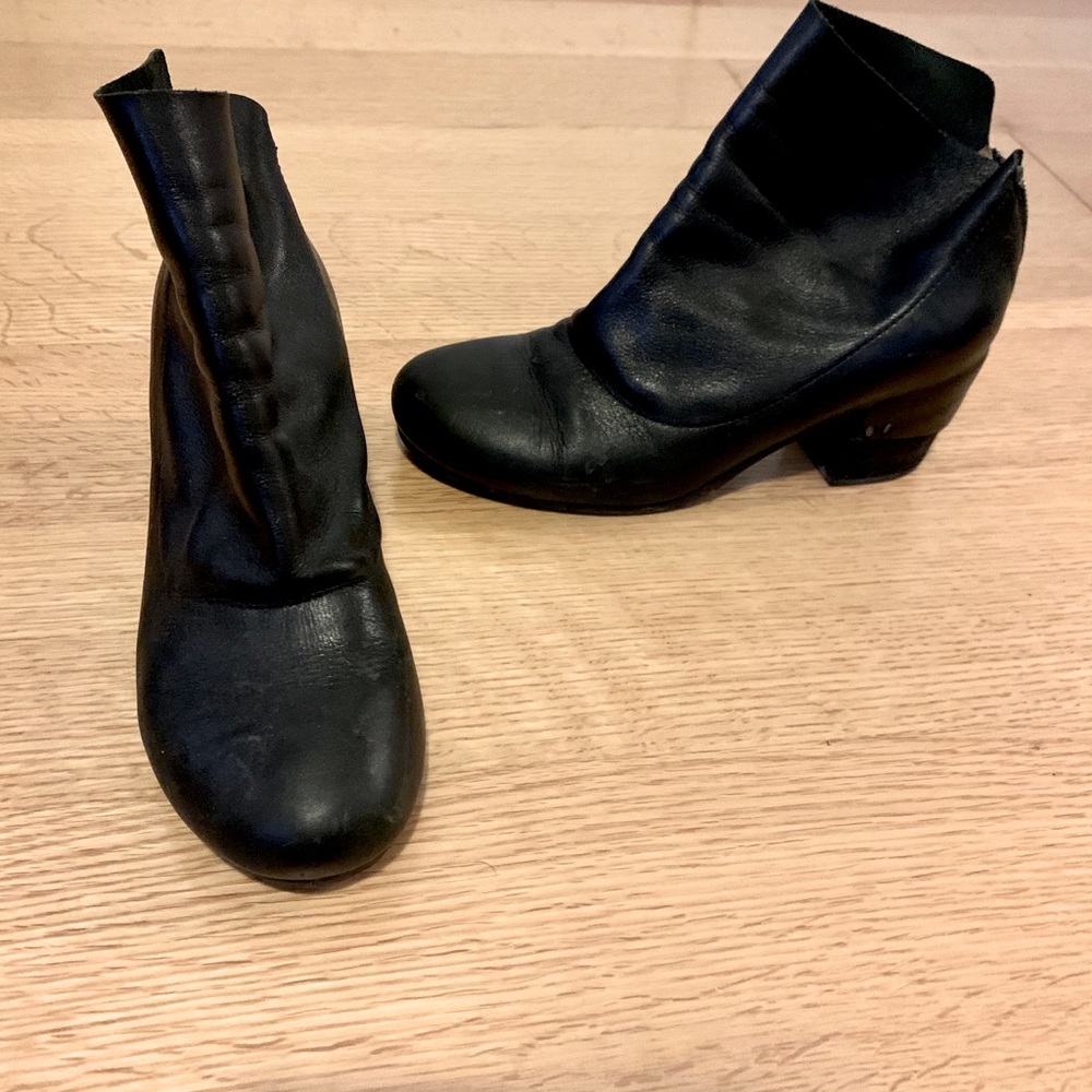 BOOTIES